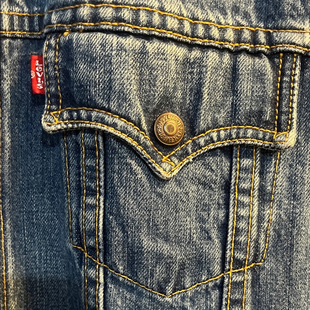 Levi's Vintage Classic Blue Denim Jacket for Men - Picture 2 of 4